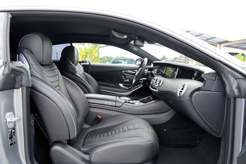 Mercedes-Benz Třídy S S 500 4Matic Coupe AMG - fotka 28 z 43