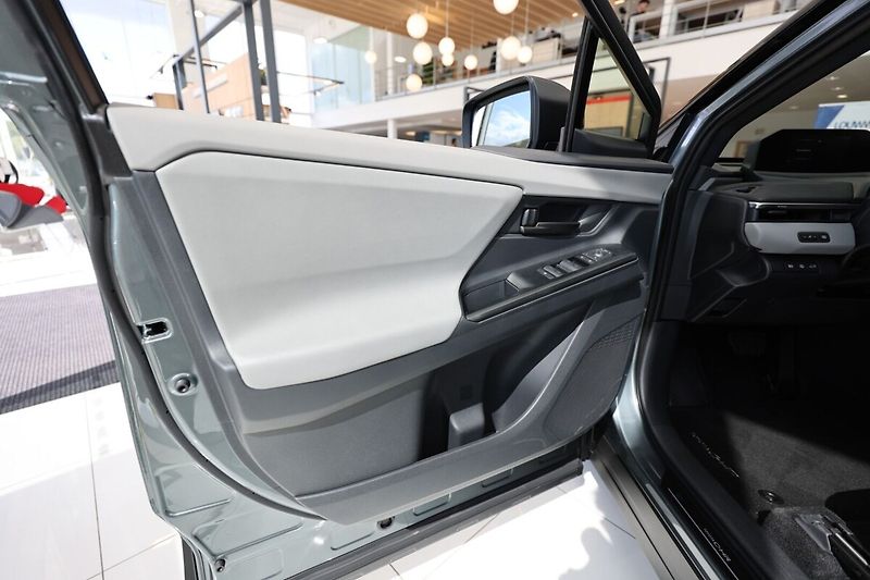 Toyota C-HR EXECUTIVE VIP světlý interiér - fotka 18 z 19