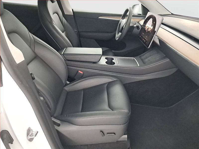 Tesla Model Y (2023) Long Range AWD 79kWh, SoH 91% - fotka 9 z 16