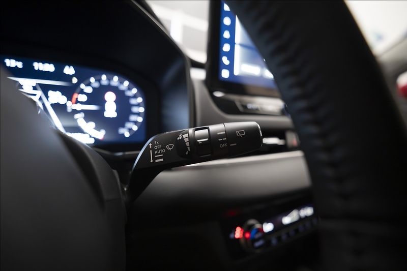 Mitsubishi Outlander 2,4 PHEV INVITE 1728 KM 2x ALU - fotka 29 z 44