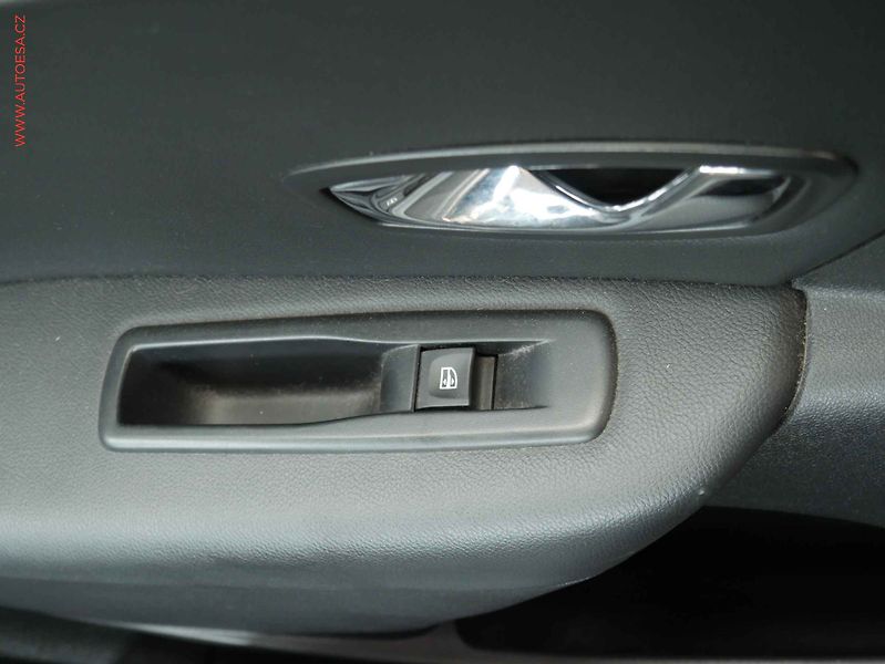 Renault Fluence (2013) 1.6i, 1.maj,ČR, AC, tempo - fotka 12 z 19