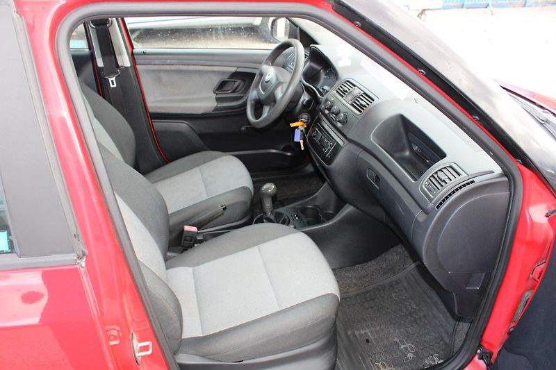 Škoda Fabia (2010) REZERVACE - fotka 13 z 16