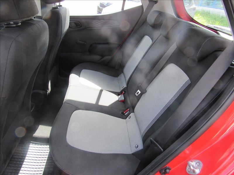 Hyundai i10 1,0 MPi 49kW - fotka 10 z 28