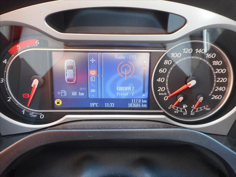 Ford S-MAX 2,2 TDCi Titanium - fotka 13 z 26
