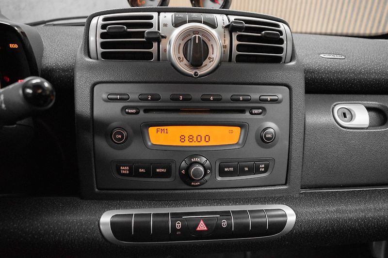 Smart Fortwo 1.0i 52kW *PANORAMA* - fotka 13 z 20
