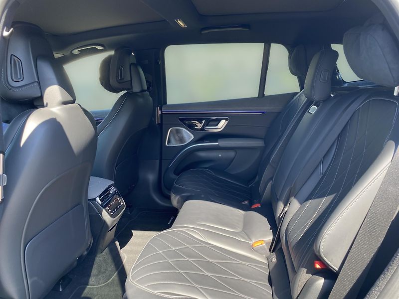 Mercedes-Benz EQS 580 4MATIC SUV AMG - fotka 15 z 27