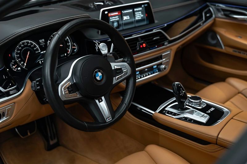 BMW Ostatní Li xDrive - fotka 18 z 32