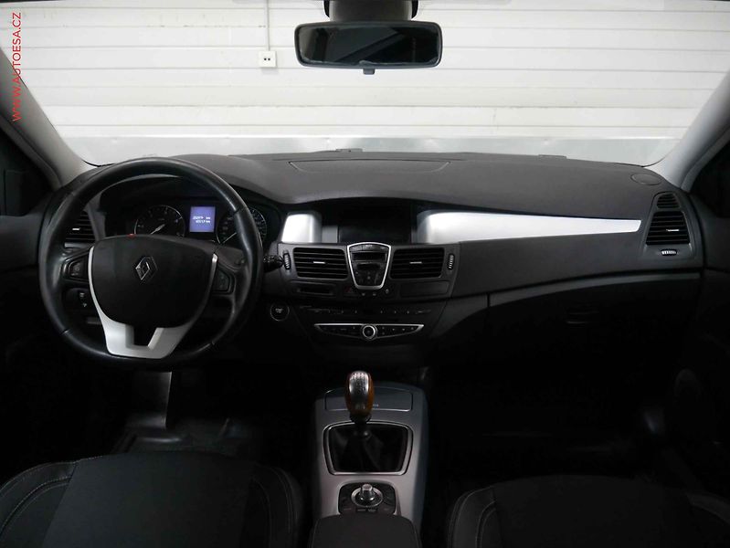 Renault Laguna (2008) 2.0 dCi, ČR, STK5/28 - fotka 8 z 21