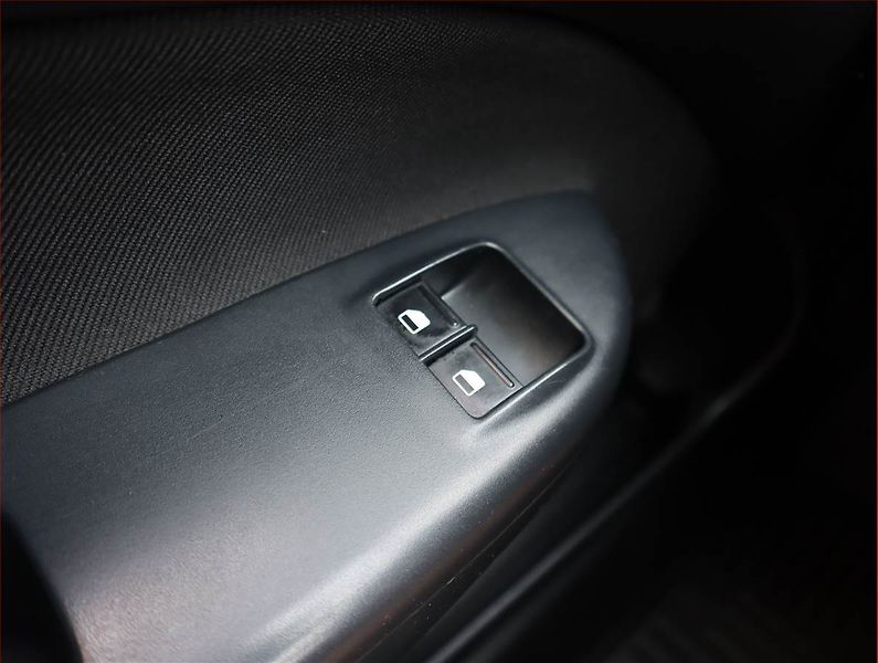 Škoda Octavia (2011) 1.6 TDI, Vyhř. sedaček - fotka 13 z 15