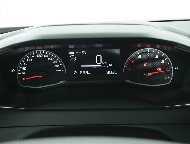 Peugeot 2008 (2022) Active 1.2 PureTech - fotka 11 z 15