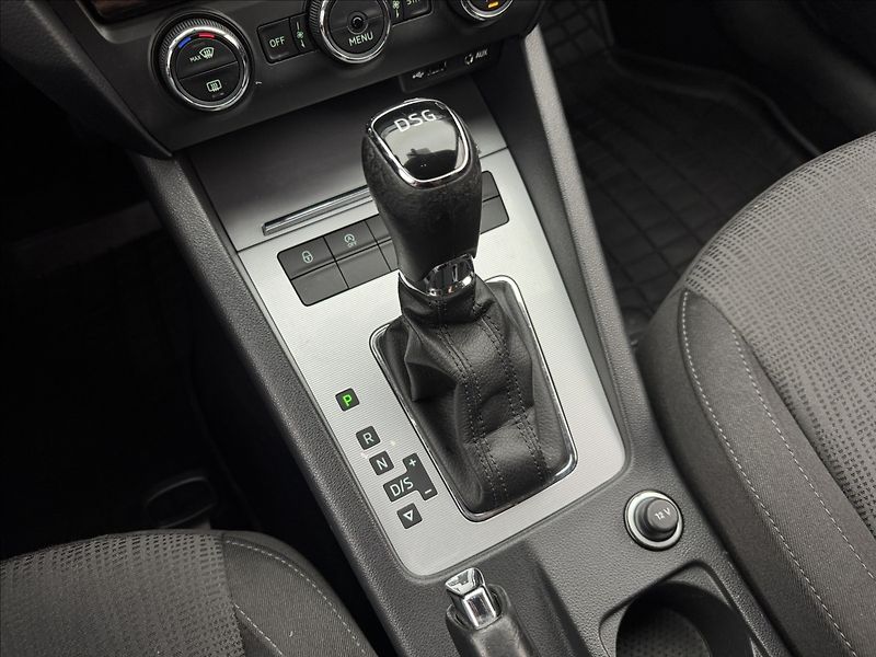 Škoda Octavia 2,0 110kW DSG ALU VÝHŘEV ČR TZ - fotka 24 z 34