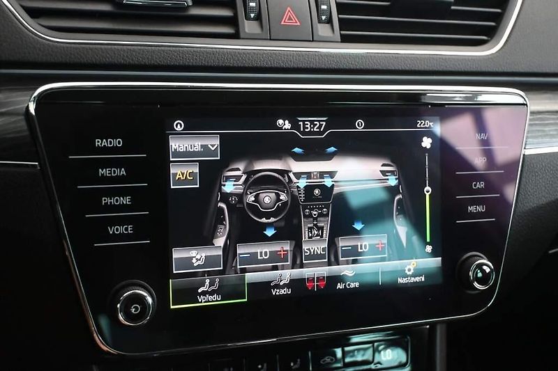 Škoda Superb (2022) 2.0 STYLE LED MATRIX DSG ACC T - fotka 20 z 39