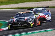 Trio z roudnické závodní stáje David Vršecký, Adam Lacko a Aliyyah Koloc čeká za volantem Mercedesu-AMG GT4 nejdřív páteční kvalifikace. Foto: Buggyra media