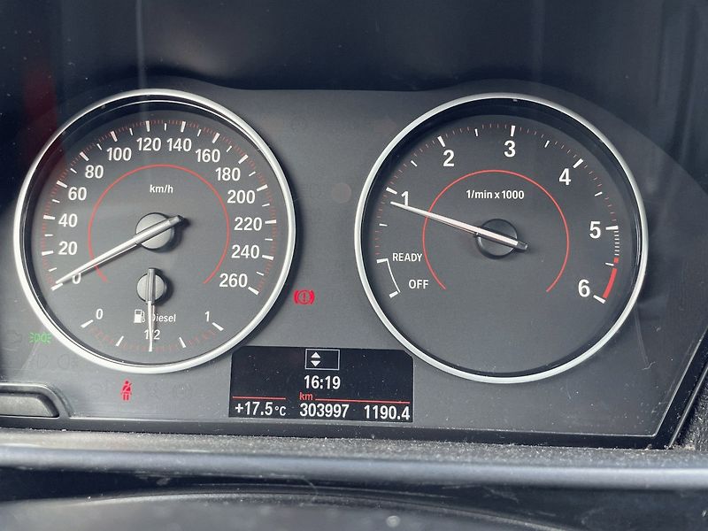 BMW Řada 1 (2012) 118 D,2.0,105kW - fotka 12 z 34