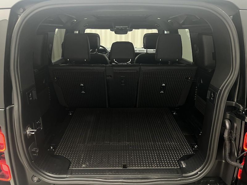 Land Rover Defender 110 D300 HSE AUT CZ - fotka 5 z 51