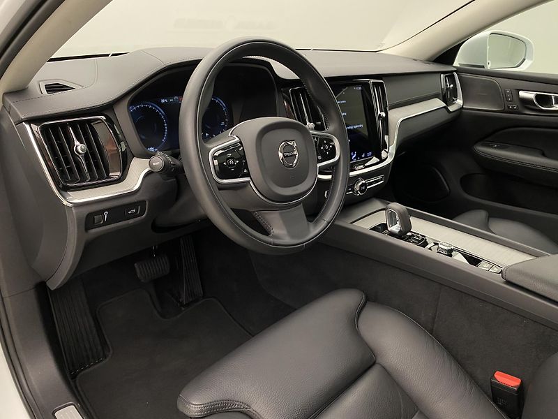 Volvo V60 CC B5 AWD BRIGHT PLUS AUT  - fotka 4 z 45