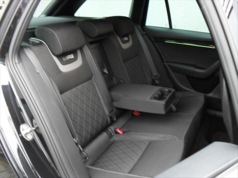 Škoda Octavia 2,0 RS 4x4 DSG LED Panoram DPH - fotka 17 z 31