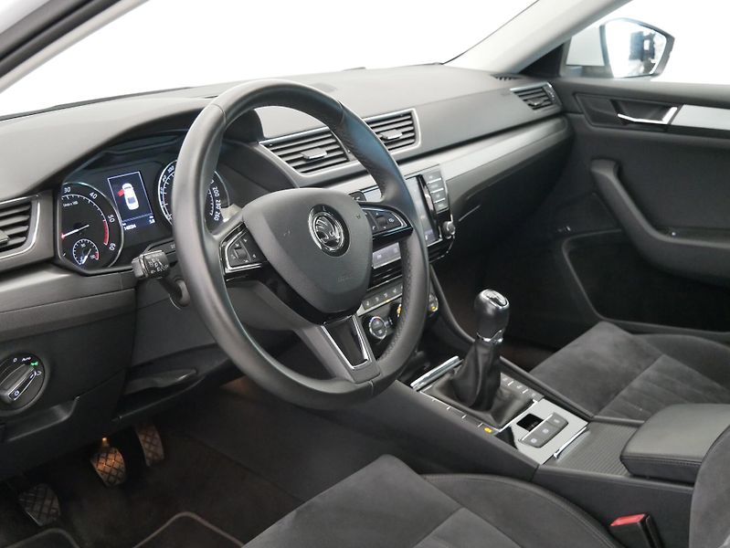 Škoda Superb - fotka 14 z 29