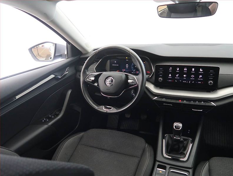 Škoda Octavia (2023) Ambition 2.0 TDI, ČR,1.maj - fotka 7 z 23