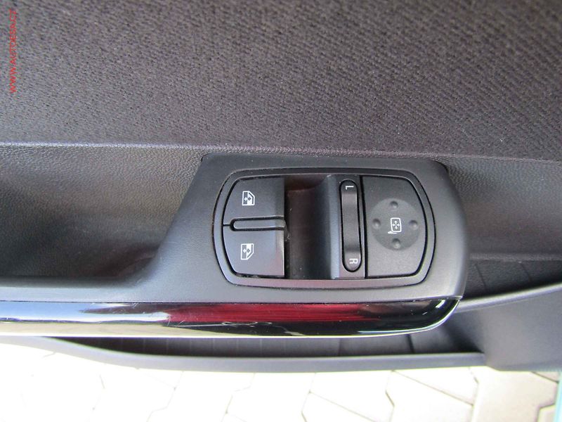 Opel Corsa (2010) 1.2i, AC, temp - fotka 11 z 14