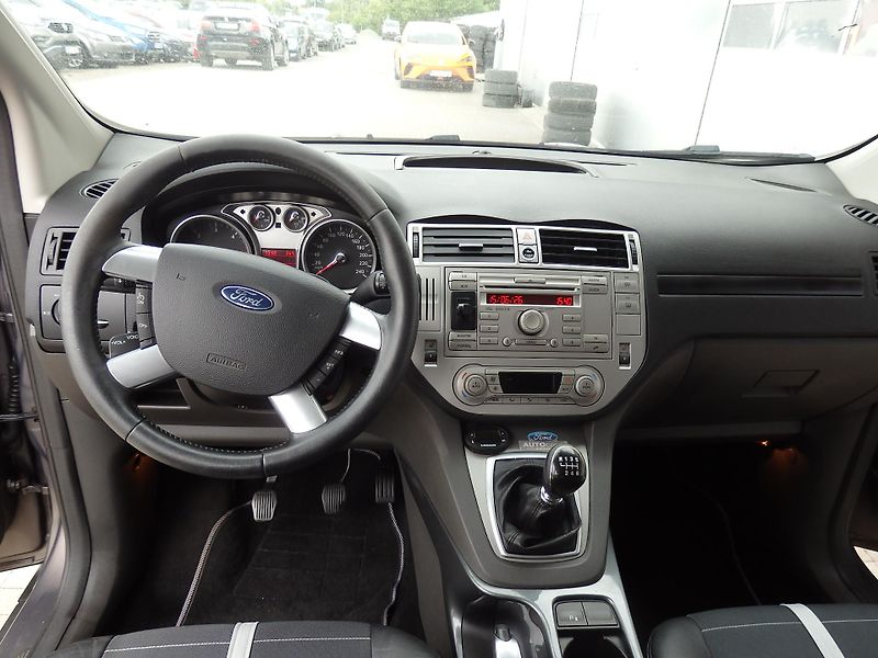 Ford Kuga 2.0 TDCi 4x4 ZÁLOHOVÁNO - fotka 12 z 17