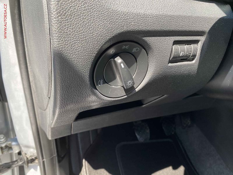 Škoda Roomster (2009) 1.6 16V, Style, TZ - fotka 15 z 16