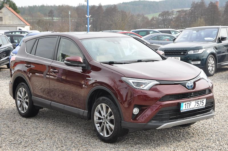 Toyota RAV4 2.5 Hybrid 4x4 Selection Kůže - fotka 2 z 31