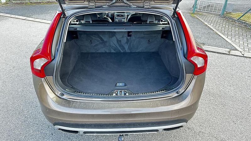 Volvo V60 (2016) D4 CROSSCOUNTRY 140KW AUTOMAT - fotka 10 z 26
