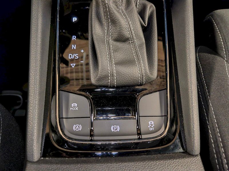 Škoda Karoq (2025) 2.0 TSI 140 kW DSG 4x4 Sportli - fotka 19 z 30