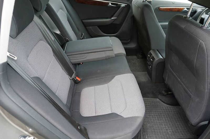 Volkswagen Passat Variant (2012) 2,0   125 kw 2,Majitel  nové v - fotka 28 z 36