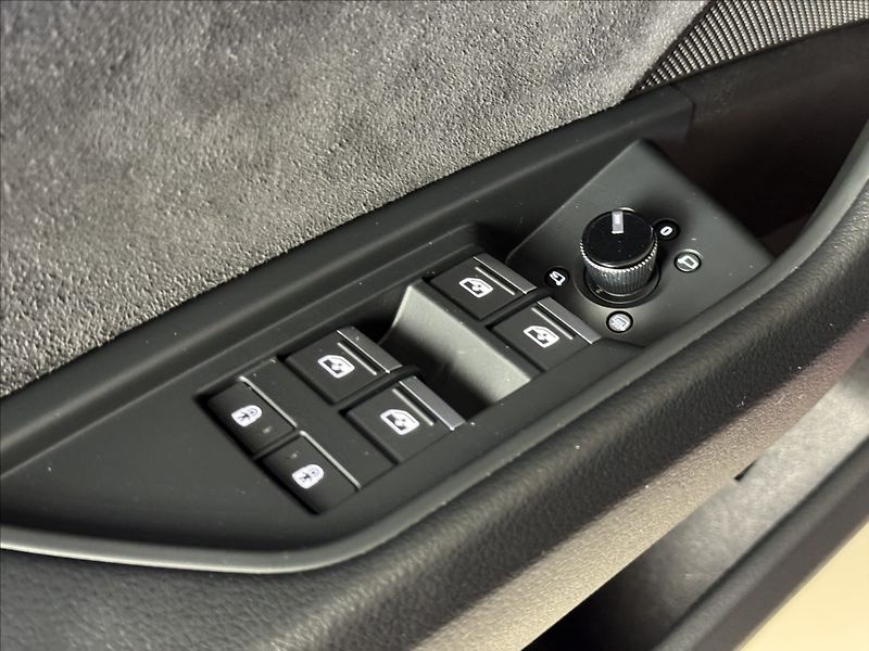 Audi e-tron 300kW S-Line exclusive - fotka 22 z 47