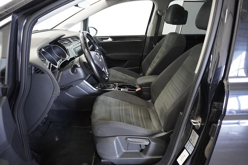 Volkswagen Touran (2017) TOURAN  2,0 TDI HIGHLINE AUT. - fotka 15 z 45
