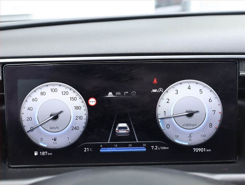 Hyundai Tucson (2021) 1.6 T-GDI - fotka 11 z 18