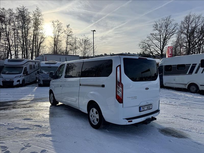 Ford Tourneo Custom 2,0 Obytná úprava TDCi L2H1 - fotka 4 z 15