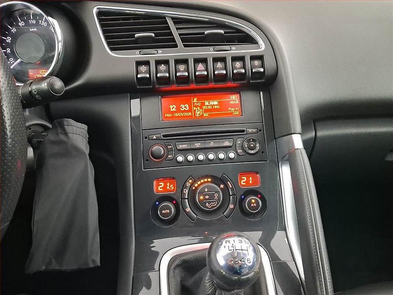 Peugeot 3008 (2010) 2.0 HDi, Tempomat - fotka 11 z 21