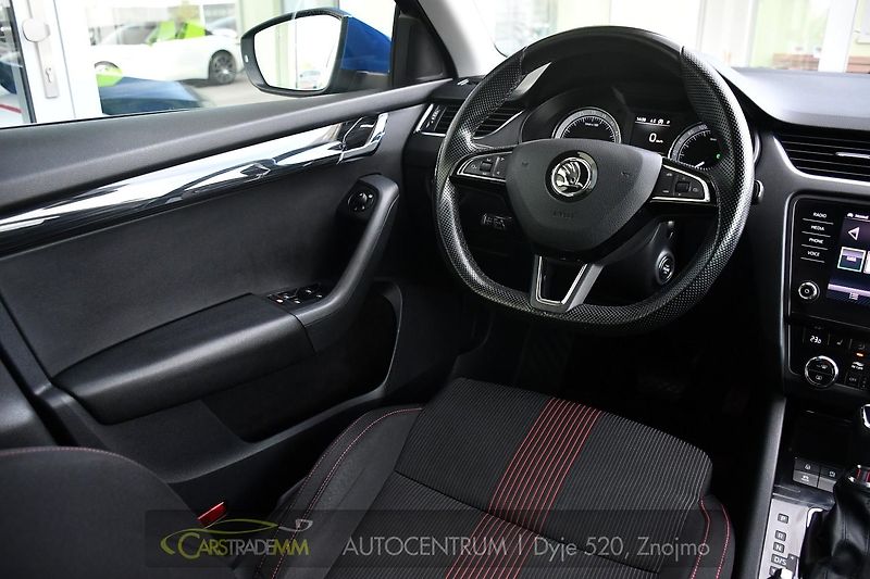 Škoda Octavia 1,6 TDI DSG STYLE & DYNAMIC - fotka 21 z 53