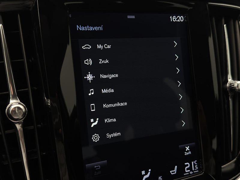 Volvo V90 D4 MOMENTUM PRO  - fotka 45 z 52