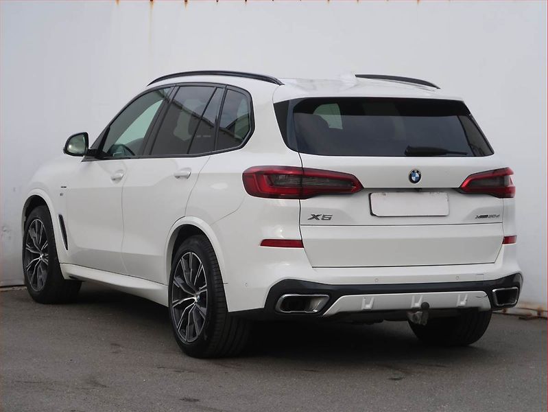 BMW X5 (2019) xDrive30d - fotka 4 z 24