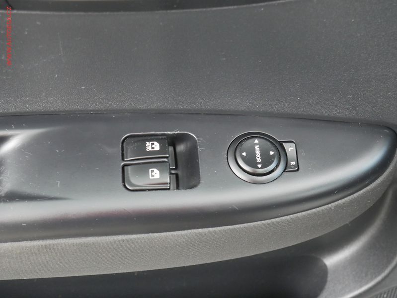 Hyundai i20 (2013) 1.2i, 1.maj,ČR, servis.kniha - fotka 11 z 15