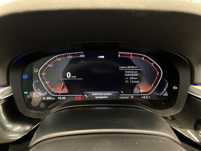 BMW Řada 5 530D XDRIVE M-SPORT 195kW - fotka 16 z 24