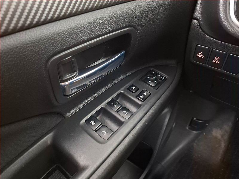 Mitsubishi Outlander (2017) 2.2 DI-D, 4X4, Automat - fotka 19 z 20