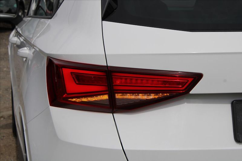 Seat Ateca 2,0 TDI  ČR,1.MAJ,A/T,4x4,FR - fotka 40 z 40