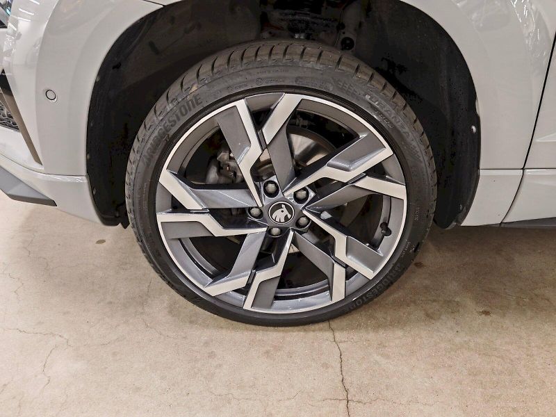 Škoda Karoq (2025) 1.5 TSI 110 kW DSG Sportline - fotka 32 z 32