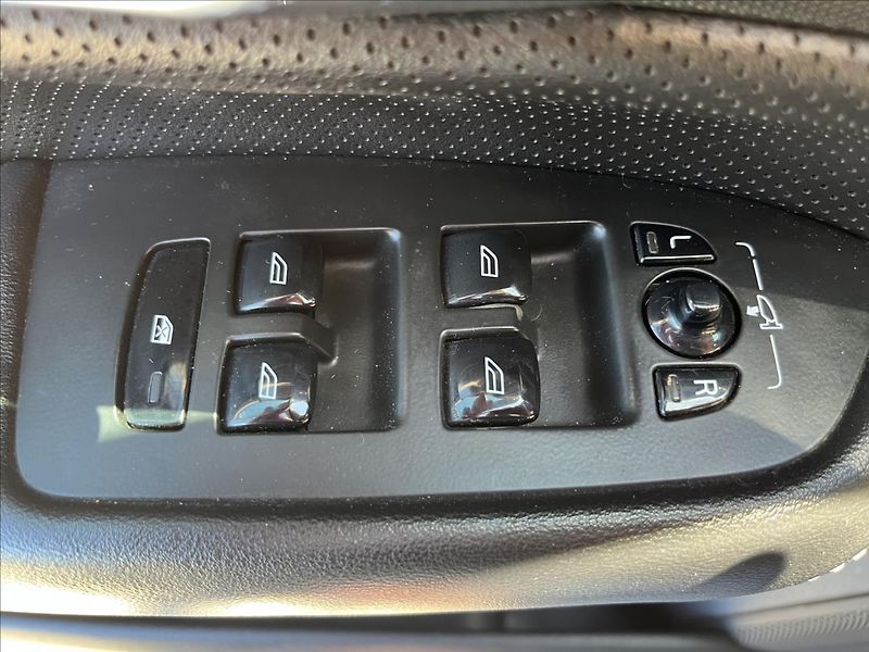 Volvo XC90 2,0 D5 R-DESIGN AWD SERVIS DPH - fotka 33 z 54