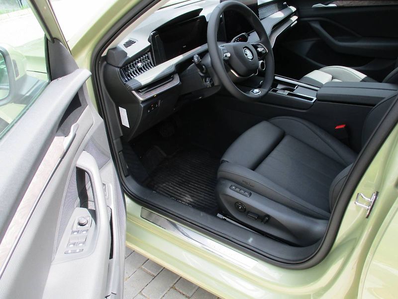 Škoda Superb Combi L&K 2,0TDI/110kW DSG7/P0 - fotka 7 z 15