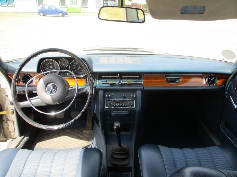 Mercedes-Benz 280 (1972) W114 - fotka 16 z 24