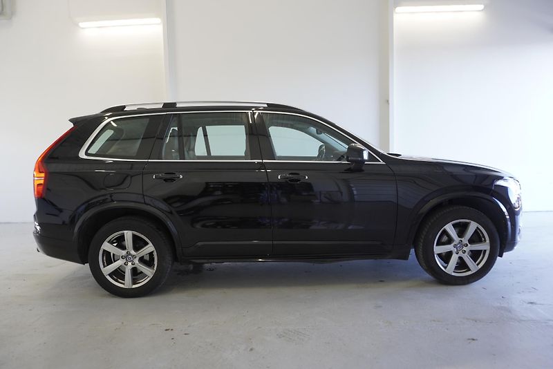 Volvo XC90 D5 MOMENTUM 4WD - fotka 4 z 33