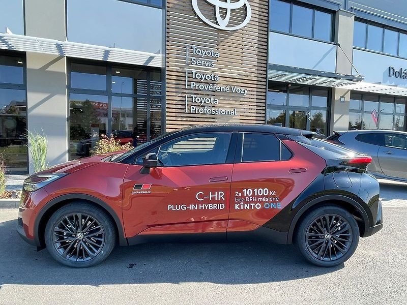 Toyota C-HR 2.0 Plug-In Hybrid Tokyo Edit - fotka 6 z 33