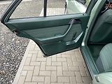 Mercedes-Benz 124 2.0i - 1xMaj - 40 000km - TOP - náhled 23