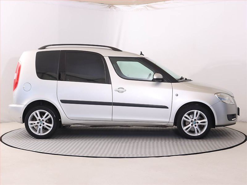 Škoda Roomster (2007) 1.6 16V, Park. senzory - fotka 6 z 16